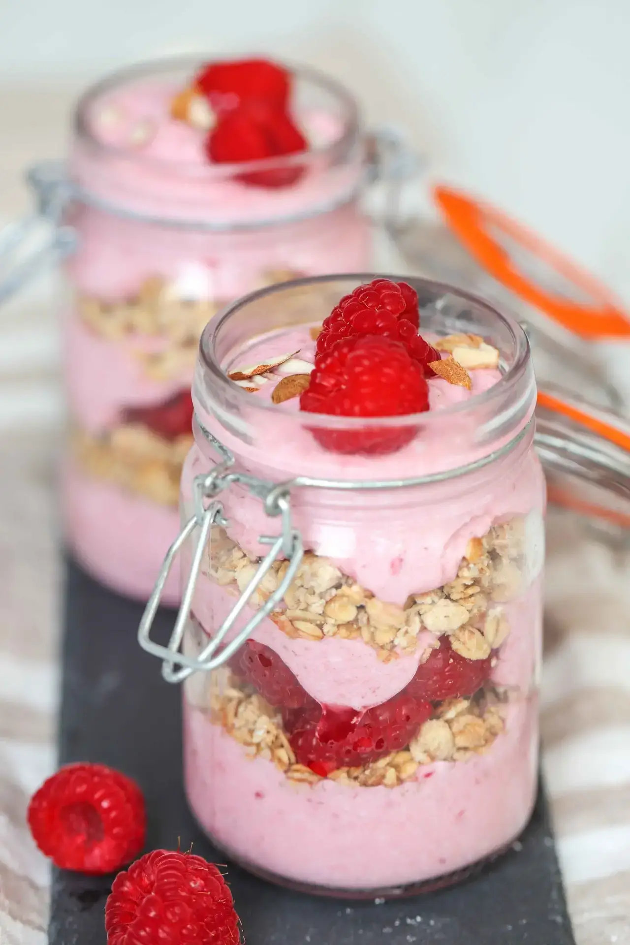 framboos meusli yoghurt ontbijt
